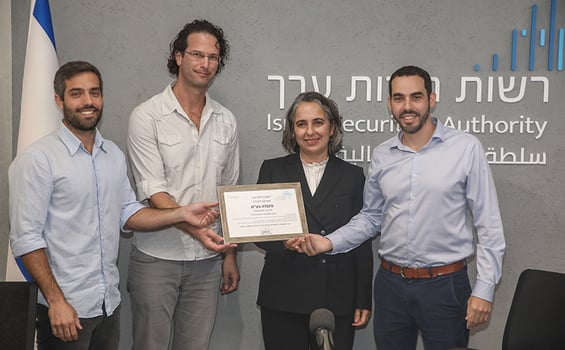 הענקת רישיון לפיננדה, קרדיט: כדיה לוי